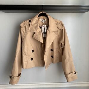 NEW Vigoss Cropped Trench Coat. Women's Size M